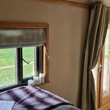 Cosy Owl - Shepherds Hut Longford  Exterior photo